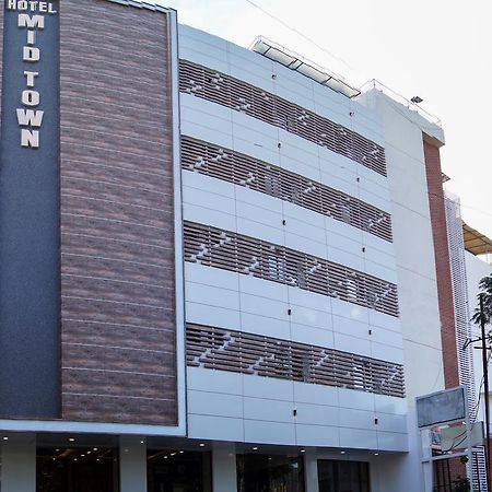 Hotel Midtown Vadodara Kültér fotó