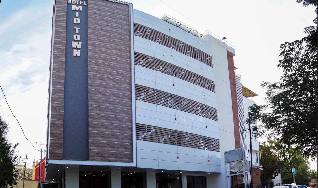 Hotel Midtown Vadodara Kültér fotó