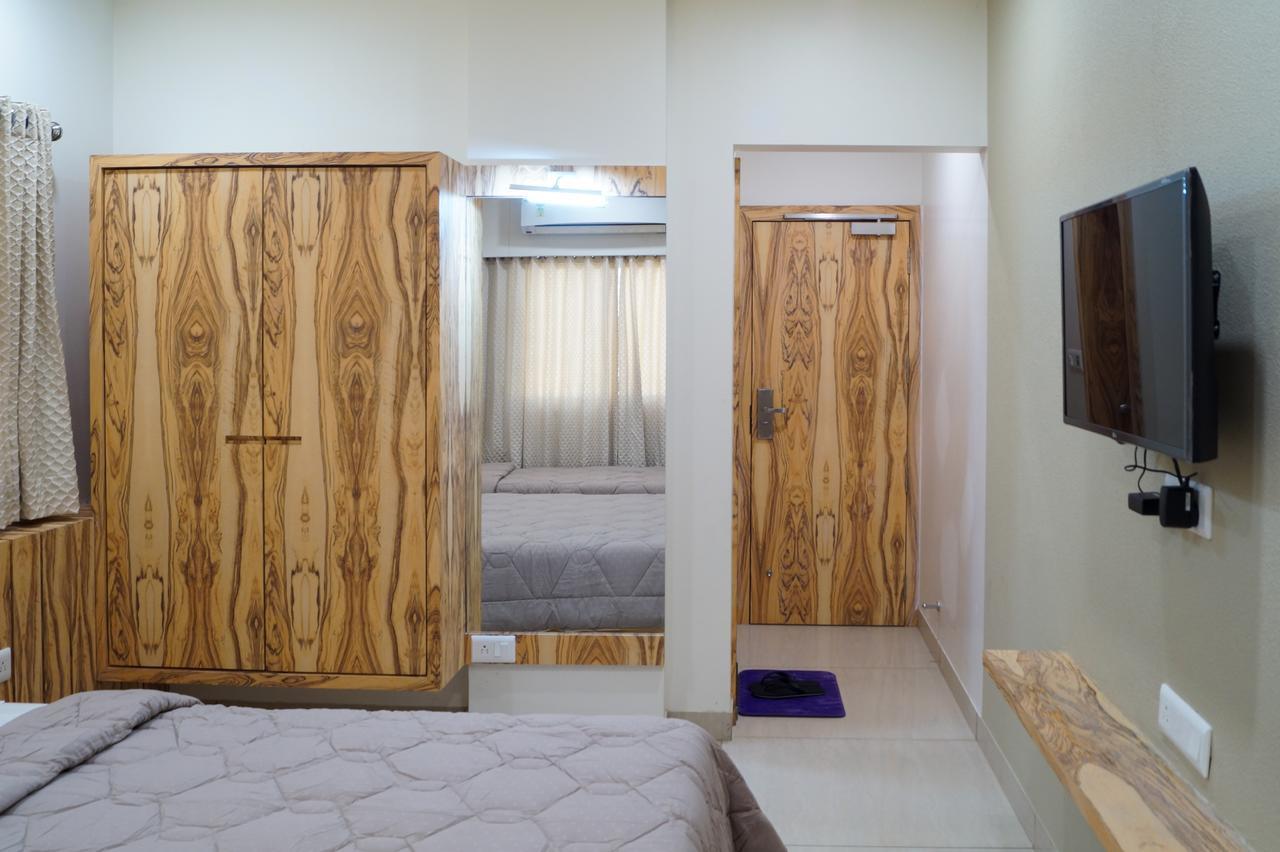 Hotel Midtown Vadodara Kültér fotó